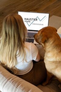 Bildunterzeile Haustier-Studie-2026: Die Haustier-Studie 2026/ 2027 startet in die Befragungsphase und nimmt zentrale Entwicklungen der Heimtierbranche in den Blick. (Fotos: takefive-media)